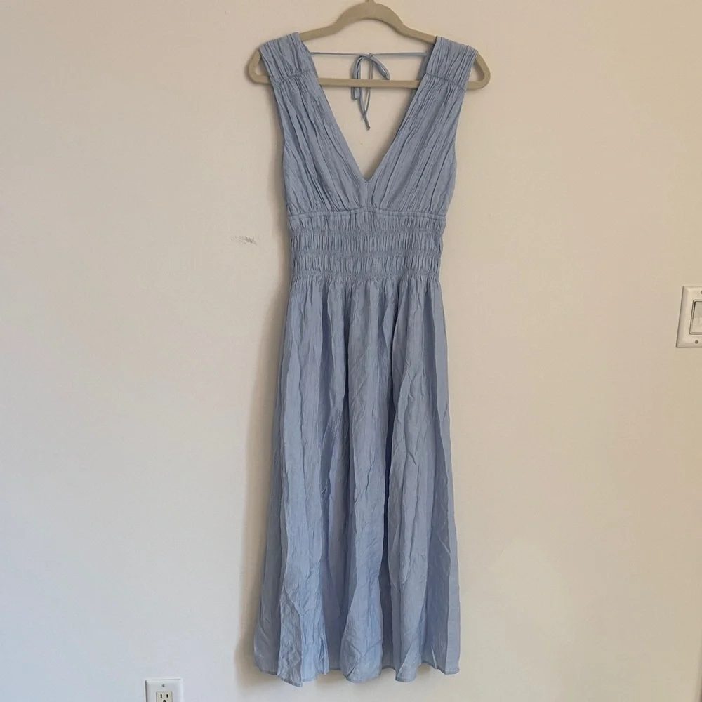Abercrombie & Fitch Crinkle Textured Smocked Waist Maxi Dress in Blue Grecian - Picture 5 of 10